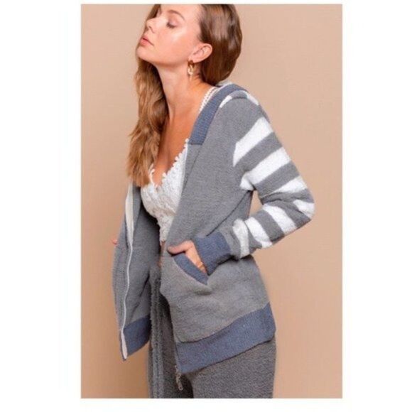 𝅺pol Fleece Hoodie with Striped Sleeves And Hood - Picture 4 of 11